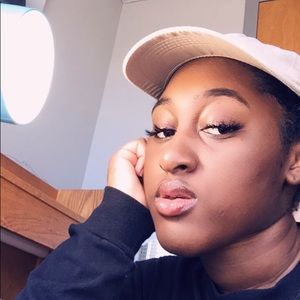 Meet your Posher, Selena